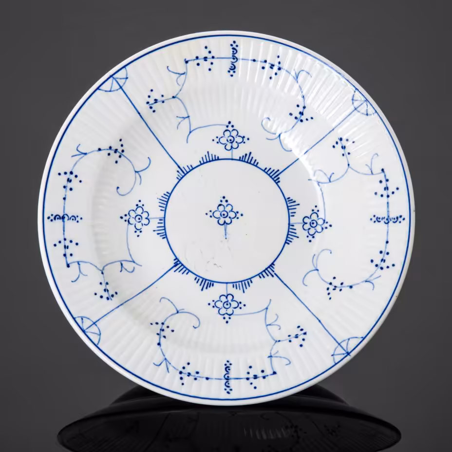 Тарелка, украшенная орнаментальным декором, Villeroy & Boch