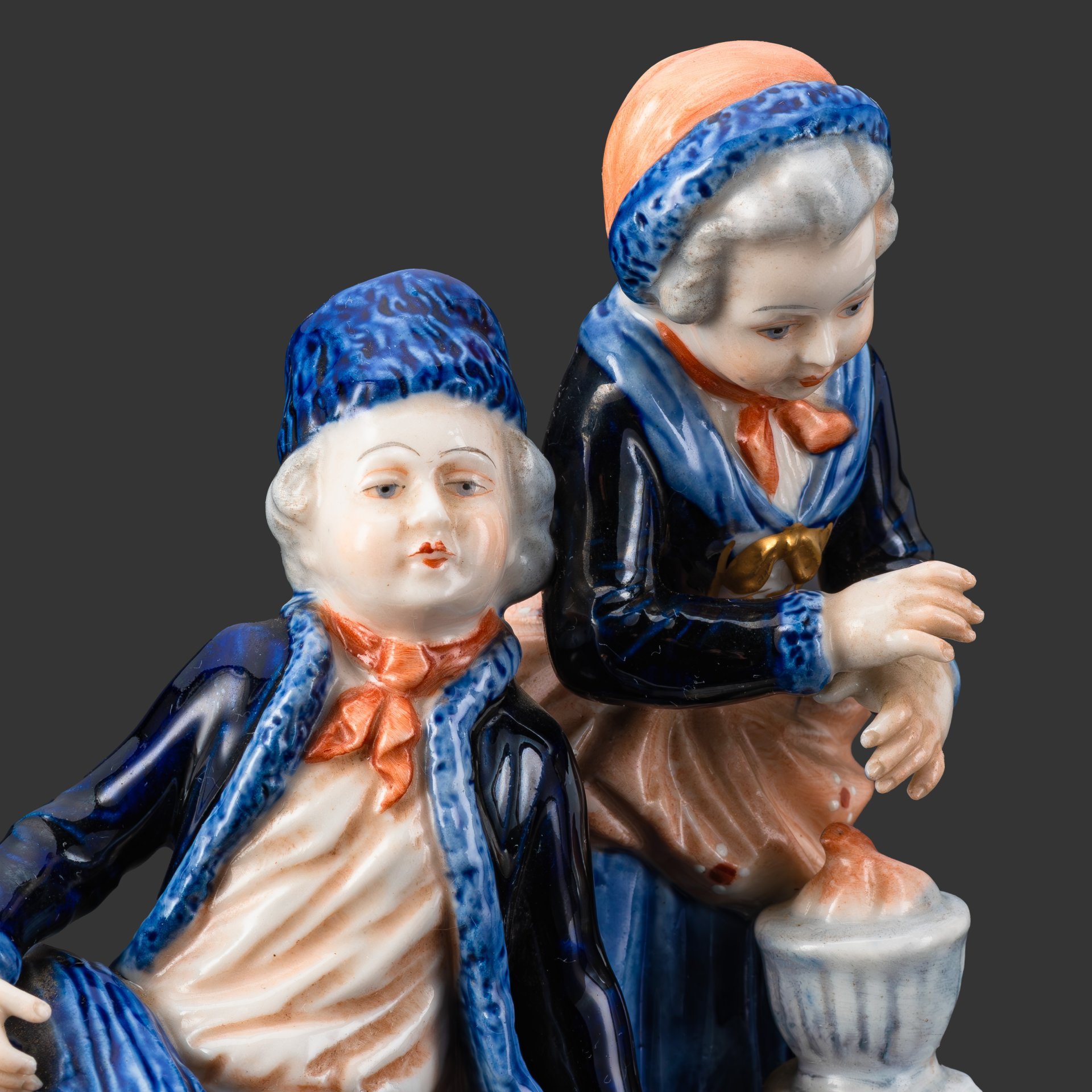 Статуэтка "В зимний вечер у огня", Sandizell Hoffner & Cо, фарфор, роспись, золочение, Германия, 1960-1970 гг.