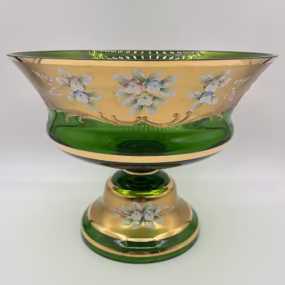 Фруктовница (ваза) зеленого оттенка, украшенная растительным декором, Bohemia Crystal (Bohemia Glass)
