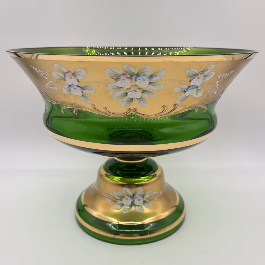 Фруктовница (ваза) зеленого оттенка, украшенная растительным декором, Bohemia Crystal (Bohemia Glass)