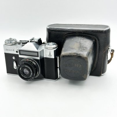 Фотоаппарат "Зенит-Е" с олимпийской символикой, объективом "Индустар 50-2", в кофре, Красногорский механический завод (КМЗ)