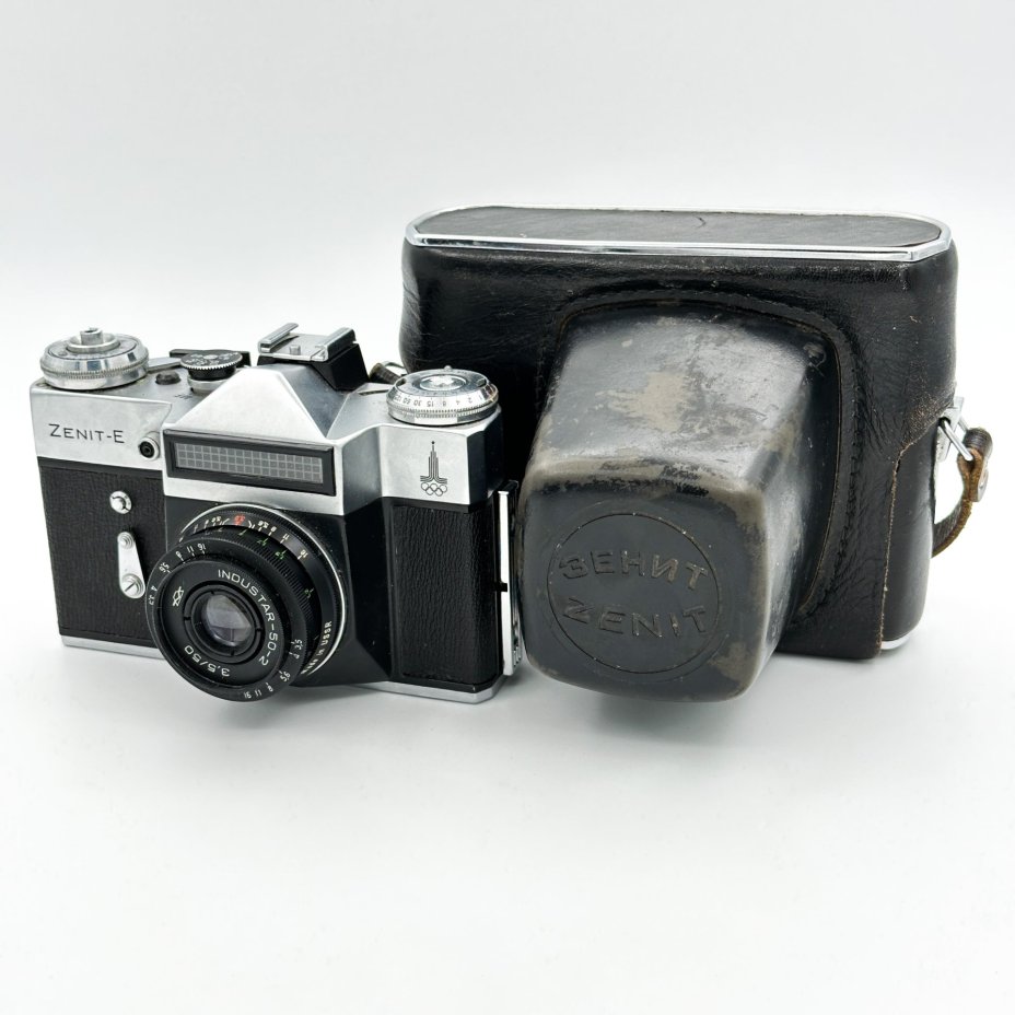 Фотоаппарат "Зенит-Е" с олимпийской символикой, объективом "Индустар 50-2", в кофре, Красногорский механический завод (КМЗ)