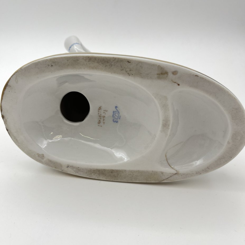 Статуэтка "Фигуристка-физкультурница", скульптор Е.А. Гендельман, автор росписи Е.Н. Лупанова, фарфор, роспись, золочение, Ленинградский фарфоровый завод (ЛФЗ), СССР, 1960-1970 гг.