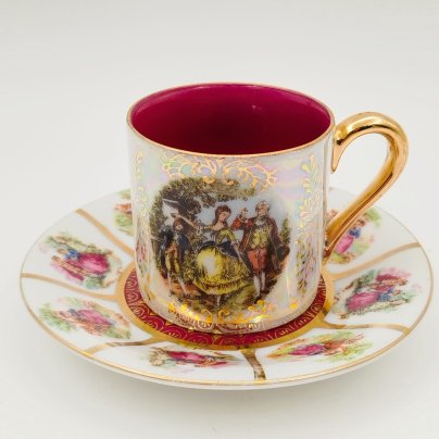 Пара кофейная, украшенная галантными сценами, фарфор, деколь, крытье, золочение, Западная Европа, 1960-1980 гг.