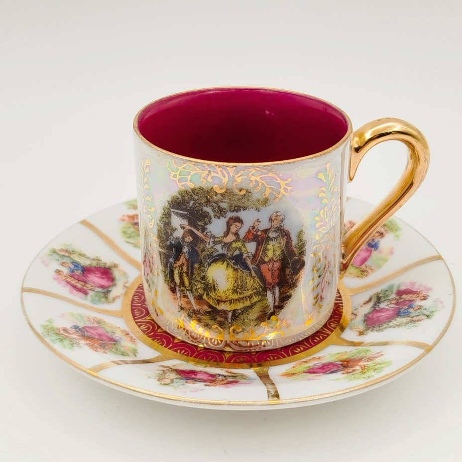 Пара кофейная, украшенная галантными сценами, фарфор, деколь, крытье, золочение, Западная Европа, 1960-1980 гг.