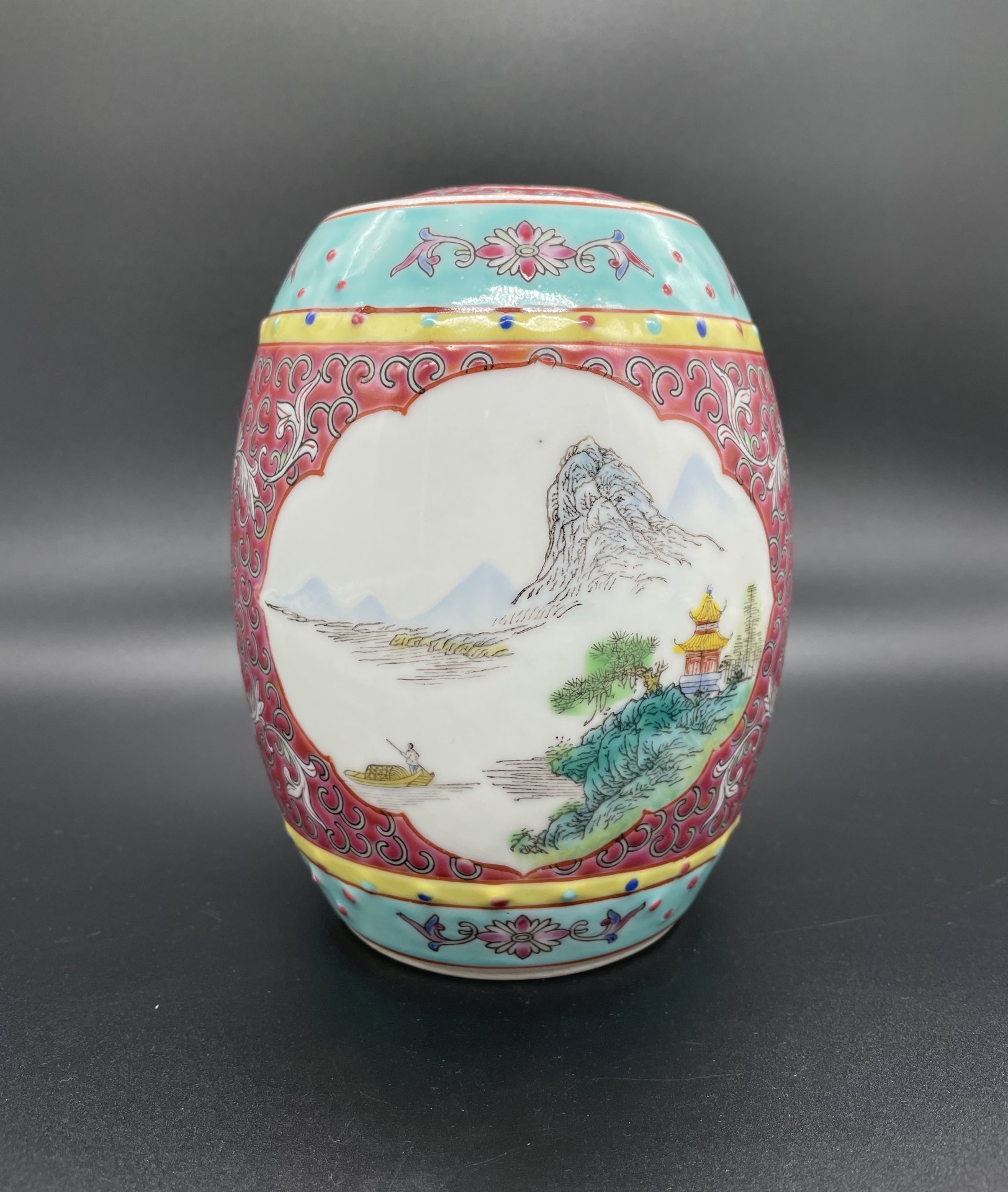 Чайница в форме бочонка с пейзажно-растительным декором, Zhongguo Zhi Zao