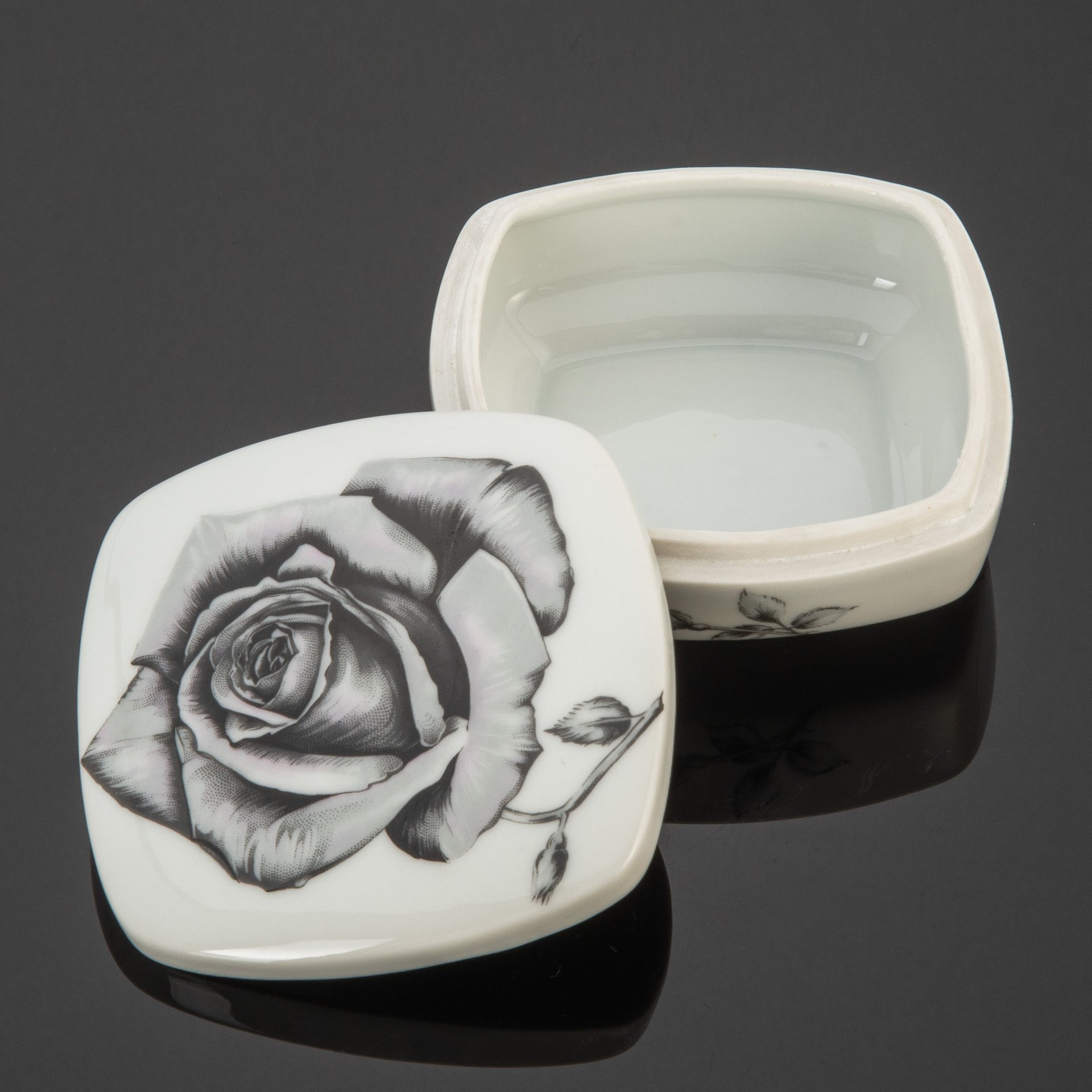 Шкатулка "La Rose Noire (Черная роза)", Singer Limoges Porcelaines