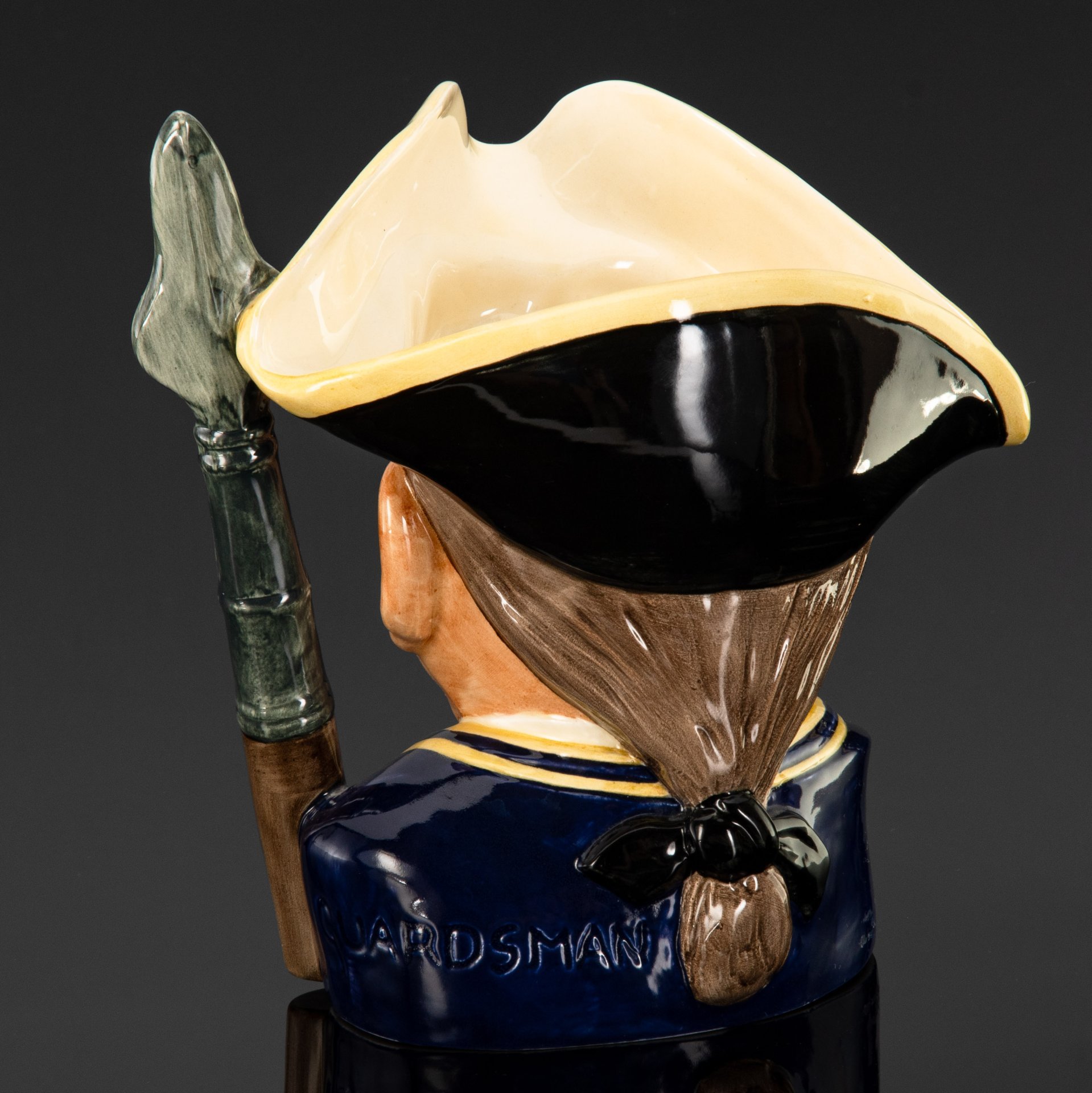Кувшин-тоби "Гвардеец" по модели Макса Хенка из серии "Character Jugs From Williamsburg", фаянс, роспись, Royal Doulton, Великобритания, 1963-1983 гг.