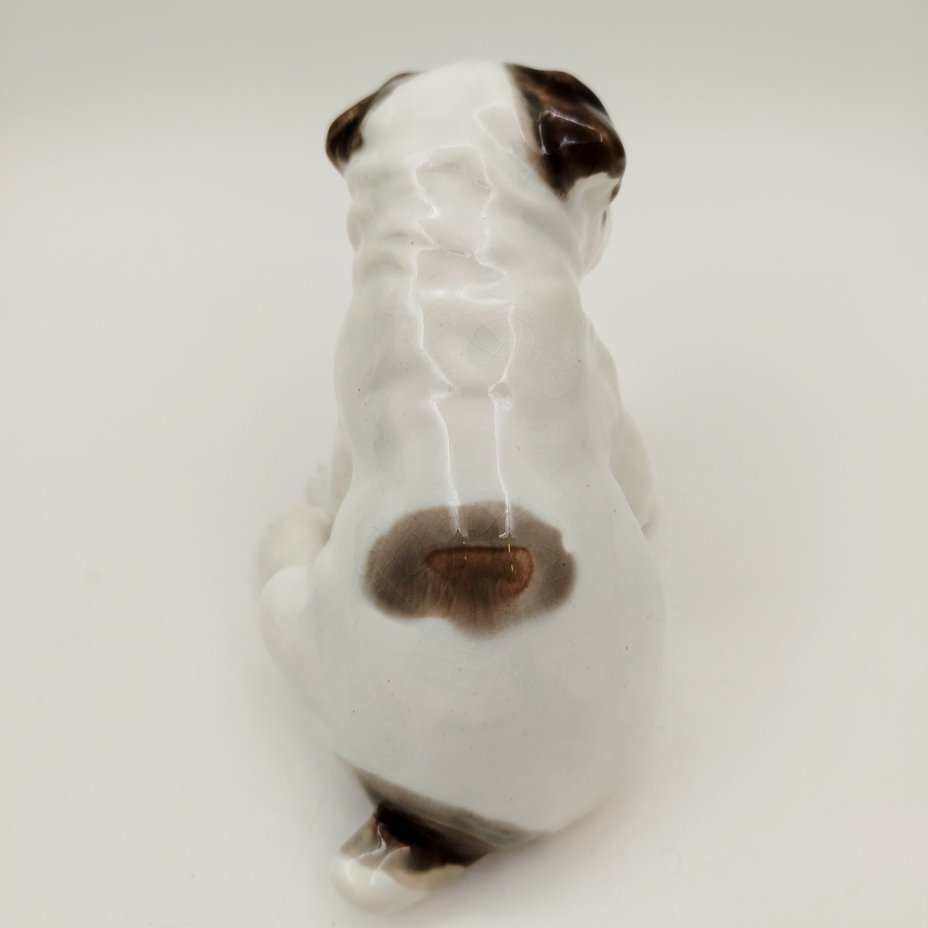 Статуэтка "Щенок", скульптор Е.М. Гуревич, фаянс, роспись, глазурь, Конаковский фаянсовый завод им. М.И. Калинина (ЗиК Конаково), СССР, 1952-1958 гг.