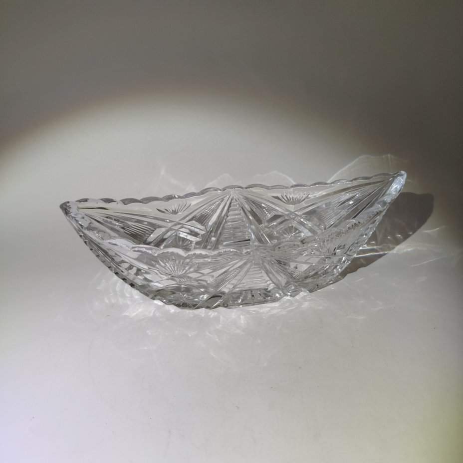 Конфетница овальной формы с геометрическим декором, хрусталь, СССР, 1970-1990 гг.