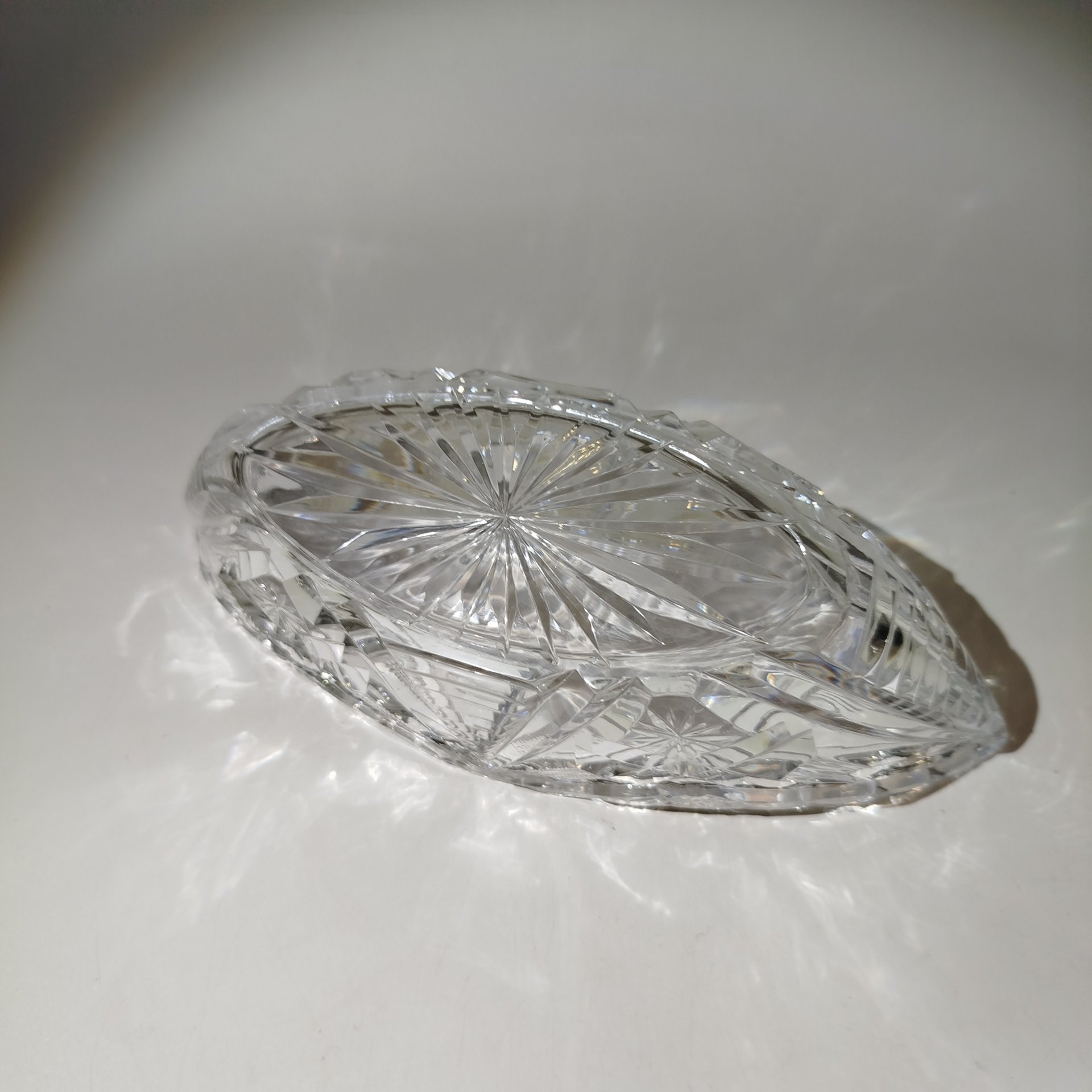 Конфетница овальной формы с геометрическим декором, хрусталь, СССР, 1970-1990 гг.