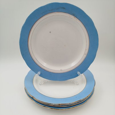 Набор обеденных тарелок с голубым кантом на 4 персоны