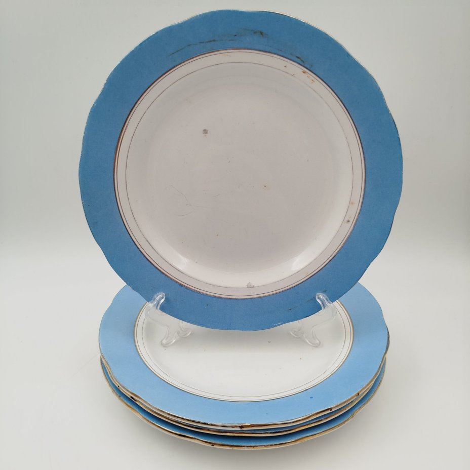 Набор обеденных тарелок с голубым кантом на 4 персоны