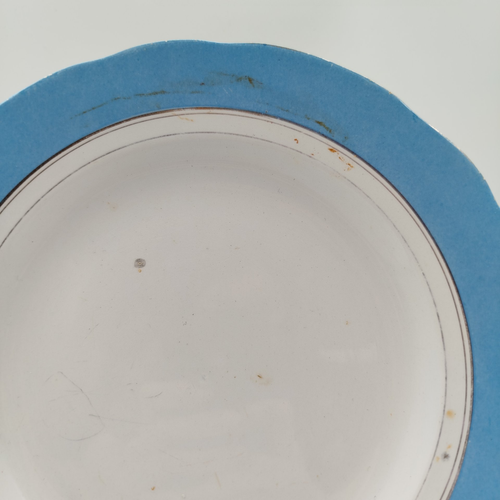 Набор обеденных тарелок с голубым кантом на 4 персоны