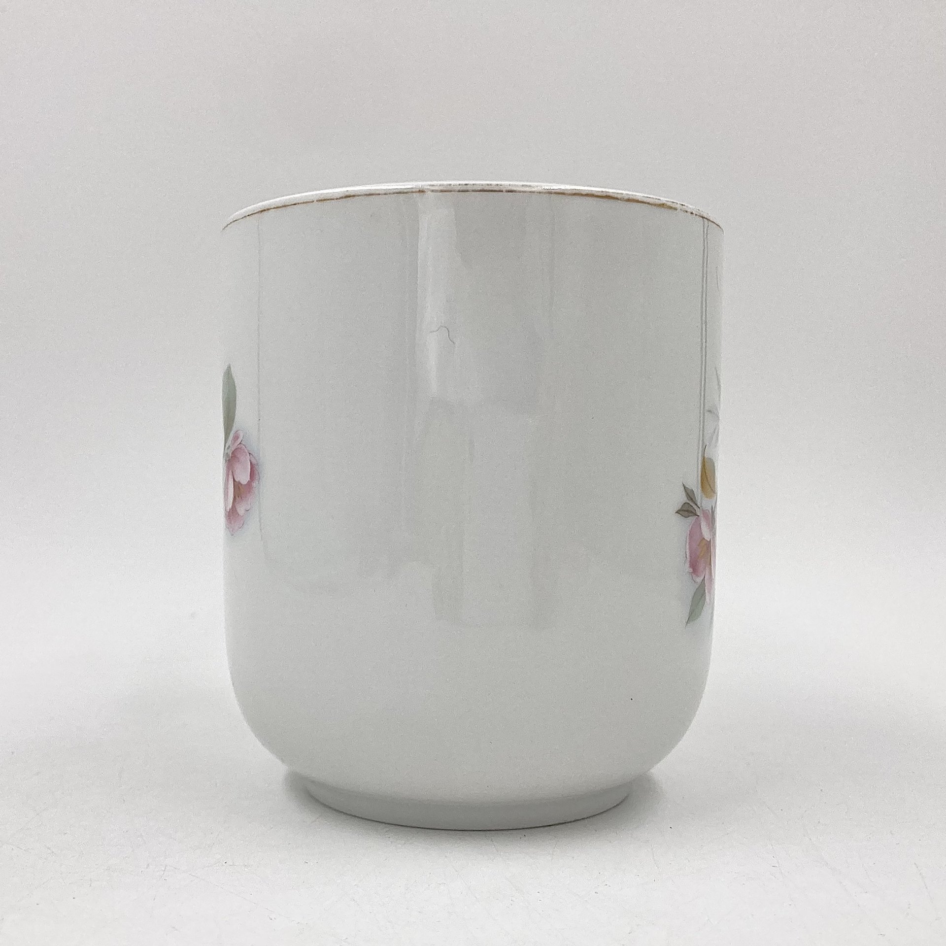 Кружка, украшенная цветочным декором, фарфор, деколь, золочение, Cesky porcelan a.s. Dubi (Original Bohemia), Чехия, 1980-2000 гг.