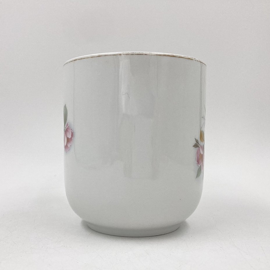 Кружка, украшенная цветочным декором, фарфор, деколь, золочение, Cesky porcelan a.s. Dubi (Original Bohemia), Чехия, 1980-2000 гг.