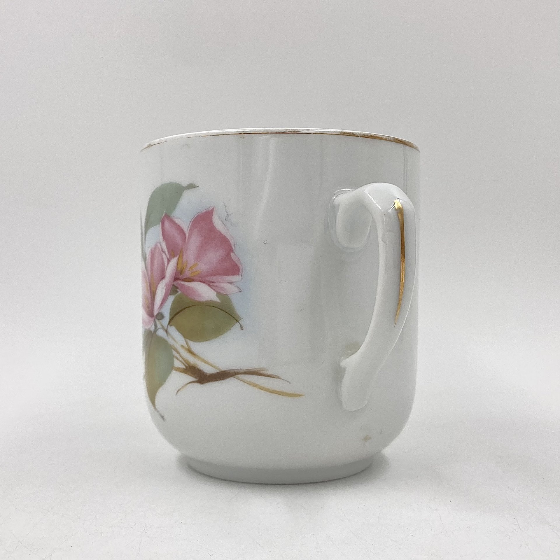 Кружка, украшенная цветочным декором, фарфор, деколь, золочение, Cesky porcelan a.s. Dubi (Original Bohemia), Чехия, 1980-2000 гг., Cesky porcelan a.s. Dubi (Original Bohemia)