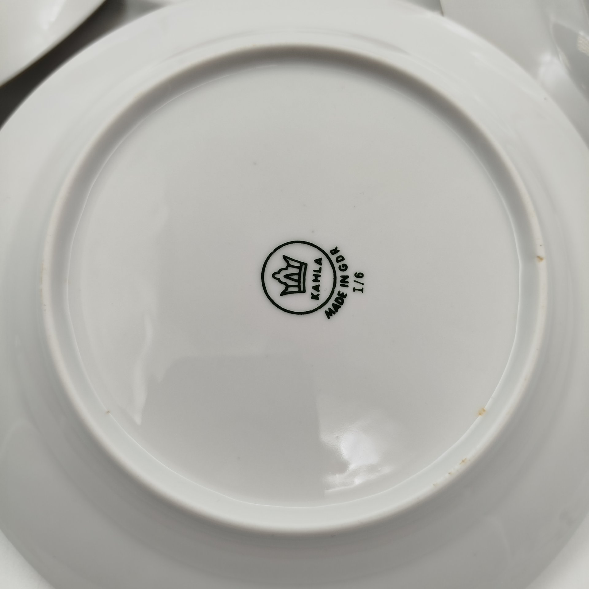 Комплект для подачи десерта, украшенные цветочным декором, (Блюдо и 6 десертных тарелок), фарфор, деколь, золочение, Kahla, Германия, 1970-1990 гг.