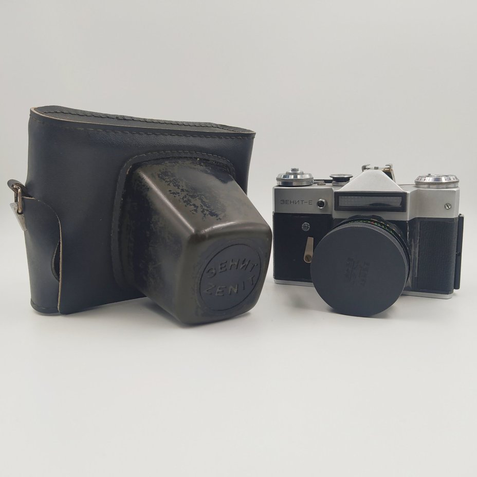 Фотоаппарат "Зенит-Е" с объективом "Гелиос-44-2" в оригинальном кофре, металл, стекло, пластик, кожа, Завод «Зенит», г. Вилейка, Завод «Зенит»