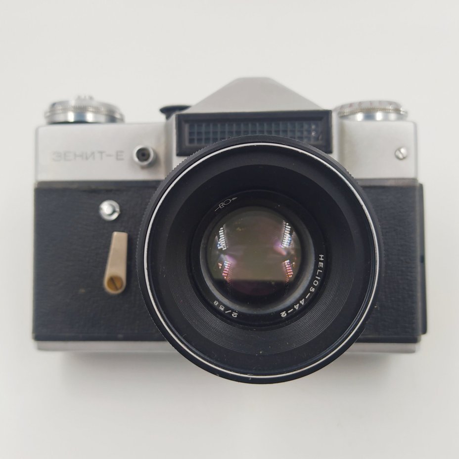 Фотоаппарат "Зенит-Е" с объективом "Гелиос-44-2" в оригинальном кофре, металл, стекло, пластик, кожа, Завод «Зенит», г. Вилейка, Завод «Зенит»