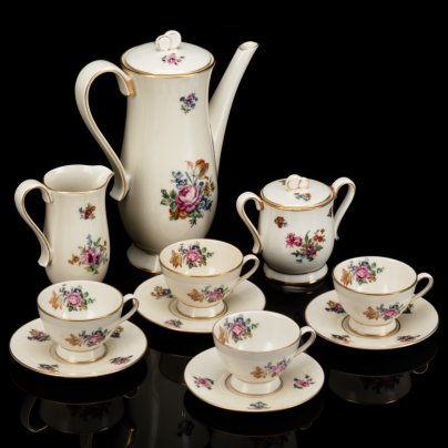 Сервиз кофейный в цвете слоновая кость, декорированный изображением мейсенского букета ("Orient") на 4 персоны (11 предметов), фарфор, деколь с прорисовкой, золочение, Graf Von Henneberg Porzellan, 1777 Jlmenau, Германия, 1949-1973 гг.