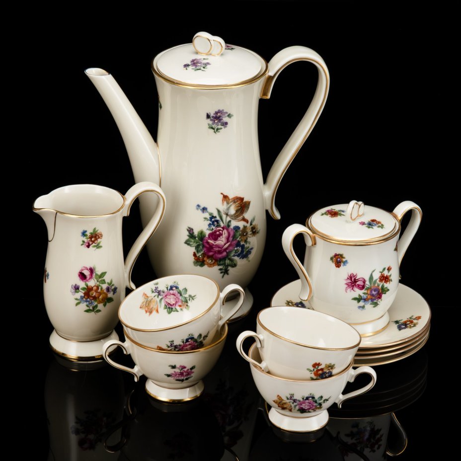 Сервиз кофейный в цвете слоновая кость, декорированный изображением мейсенского букета ("Orient") на 4 персоны (11 предметов), фарфор, деколь с прорисовкой, золочение, Graf Von Henneberg Porzellan, 1777 Jlmenau, Германия, 1949-1973 гг.