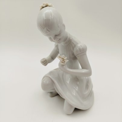 Статуэтка "Девочка с цветами", фарфор, Wallendorf, Германия, 1963-1990 гг.