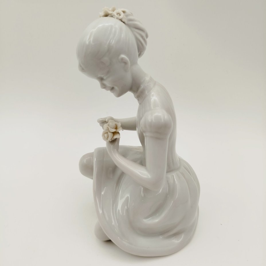 Статуэтка "Девочка с цветами", фарфор, Wallendorf, Германия, 1963-1990 гг.