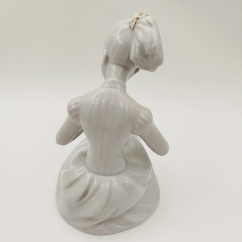 Статуэтка "Девочка с цветами", фарфор, Wallendorf, Германия, 1963-1990 гг.