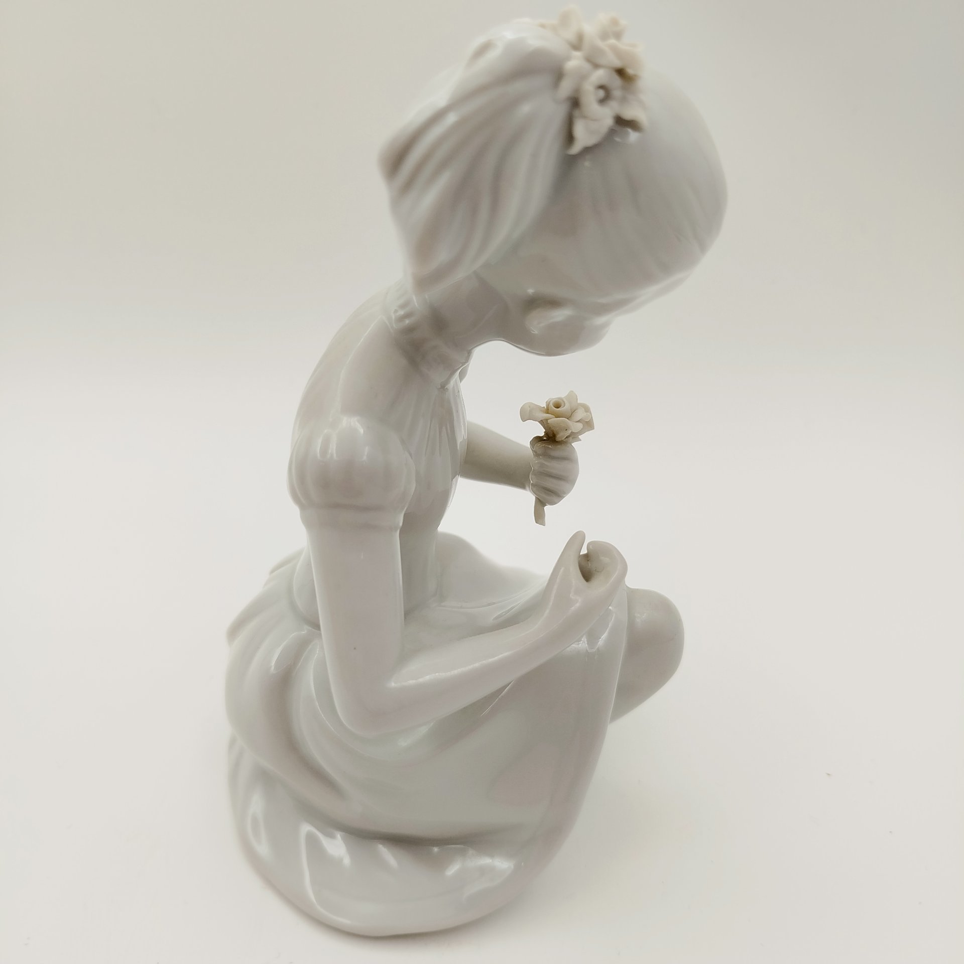 Статуэтка "Девочка с цветами", фарфор, Wallendorf, Германия, 1963-1990 гг.