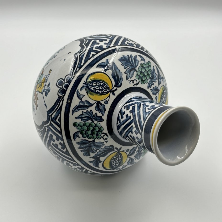 Ваза украшенная орнаментом и  наивными рисунками, Villeroy & Boch