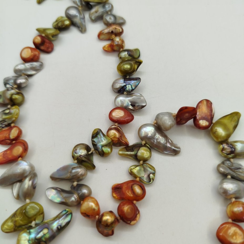 Бусы с бусинами разного размера