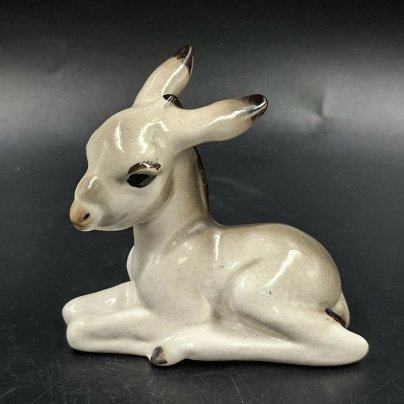 Статуэтка "Ослик лежащий", скульптор П.П. Веселов, фарфор, роспись, аэрография, Императорский фарфоровый завод (ИФЗ), Российская Федерация, 1970-1992 гг.