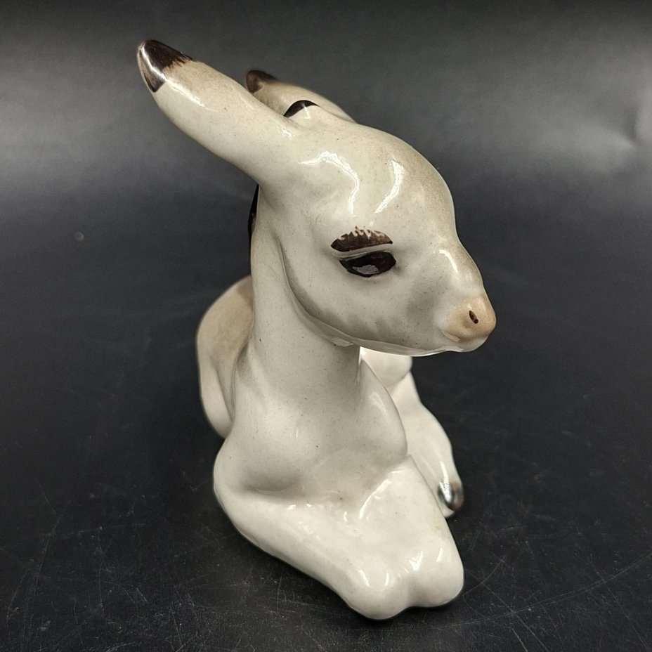 Статуэтка "Ослик лежащий", скульптор П.П. Веселов, фарфор, роспись, аэрография, Императорский фарфоровый завод (ИФЗ), Российская Федерация, 1970-1992 гг.