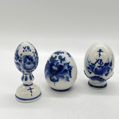 Набор пасхальный из 3 статуэток в виде яиц, фарфор, роспись, СССР, 1980-2000 гг.