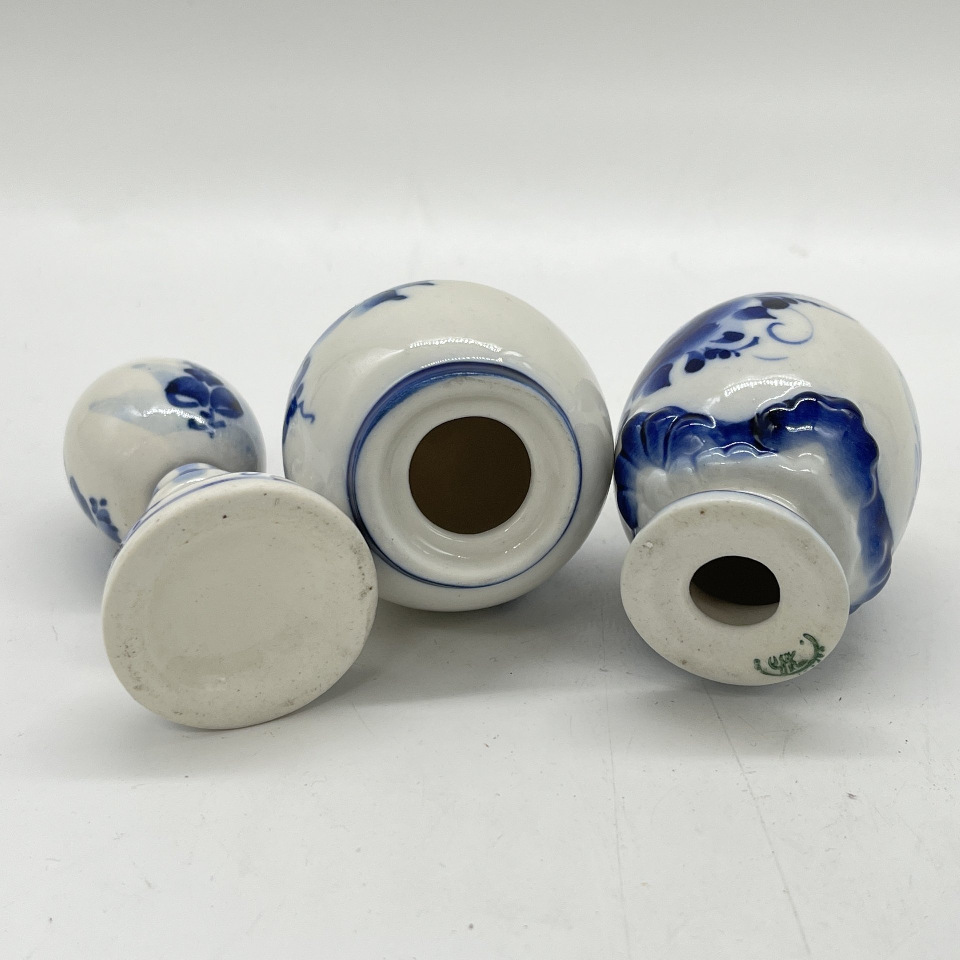 Набор пасхальный из 3 статуэток в виде яиц, фарфор, роспись, СССР, 1980-2000 гг.