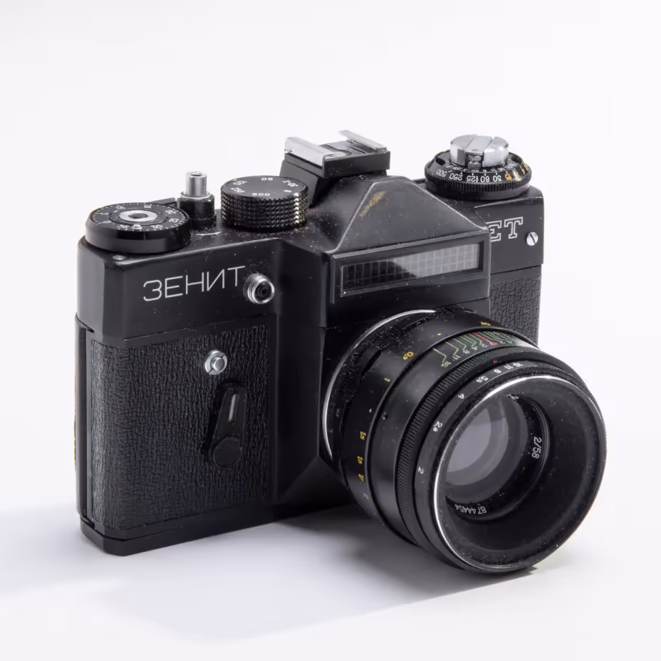 Фотоаппарат "Зенит-ЕТ" с объективом "Гелиос 44-2" в оригинальном кофре, металл, стекло, пластик, кожа, Красногорский механический завод (КМЗ), СССР/Россия, 1982-1995 гг., Красногорский механический завод (КМЗ)
