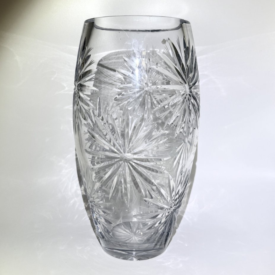 Ваза с рельефным декором "Астра", хрусталь, пресс, Гусевской хрустальный завод (Гусь-Хрустальный), Россия, 2000-2010 гг., Гусевской хрустальный завод (Гусь-Хрустальный)