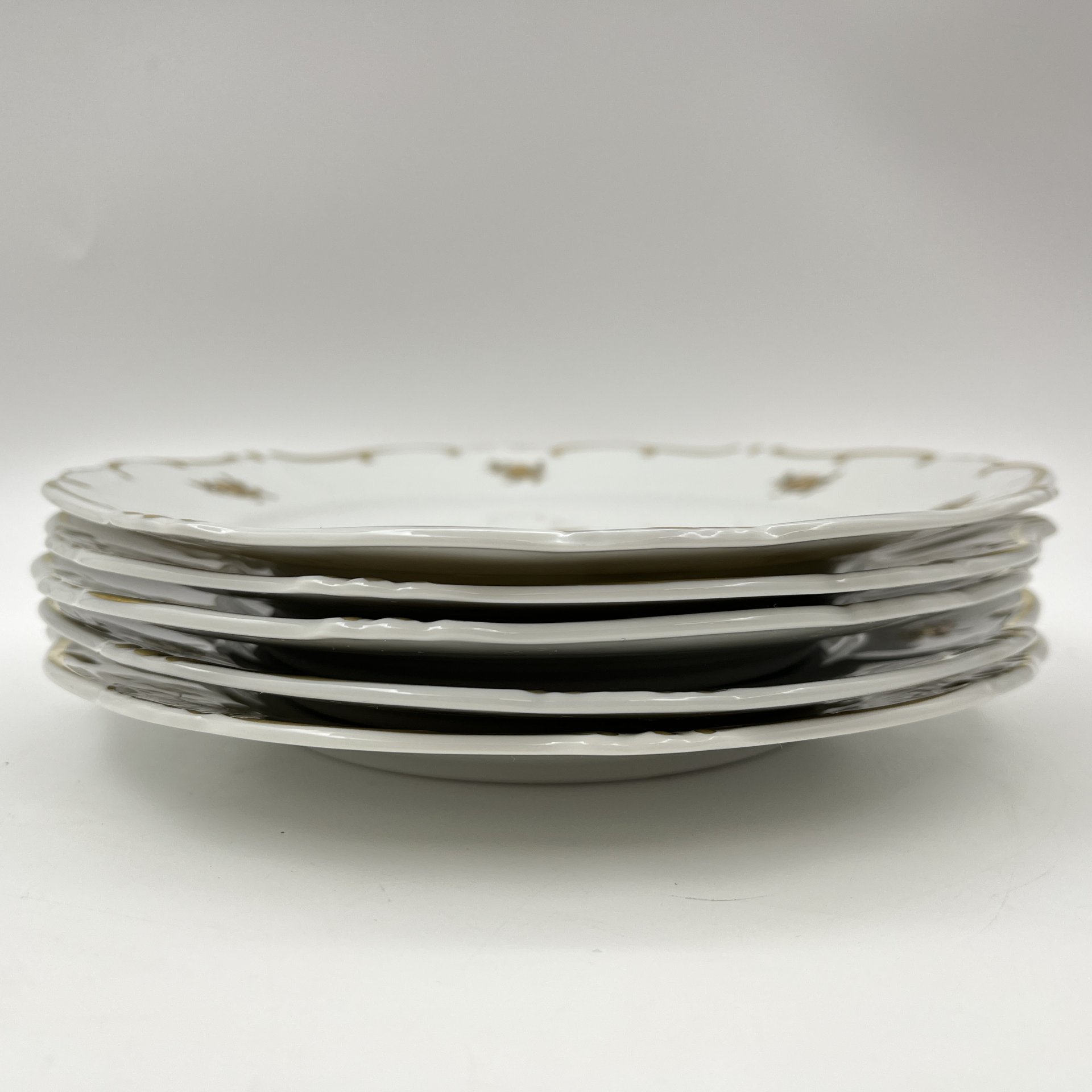 Набор из 5-ти десертных тарелок, украшенных цветочным декором, серия "Katharina", фарфор, золочение, Weimar Porzellan (Веймарский фарфор), ГДР, 1950-1980 гг.