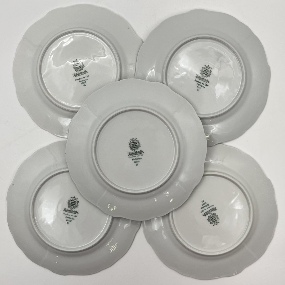 Набор из 5-ти десертных тарелок, украшенных цветочным декором, серия "Katharina", фарфор, золочение, Weimar Porzellan (Веймарский фарфор), ГДР, 1950-1980 гг.