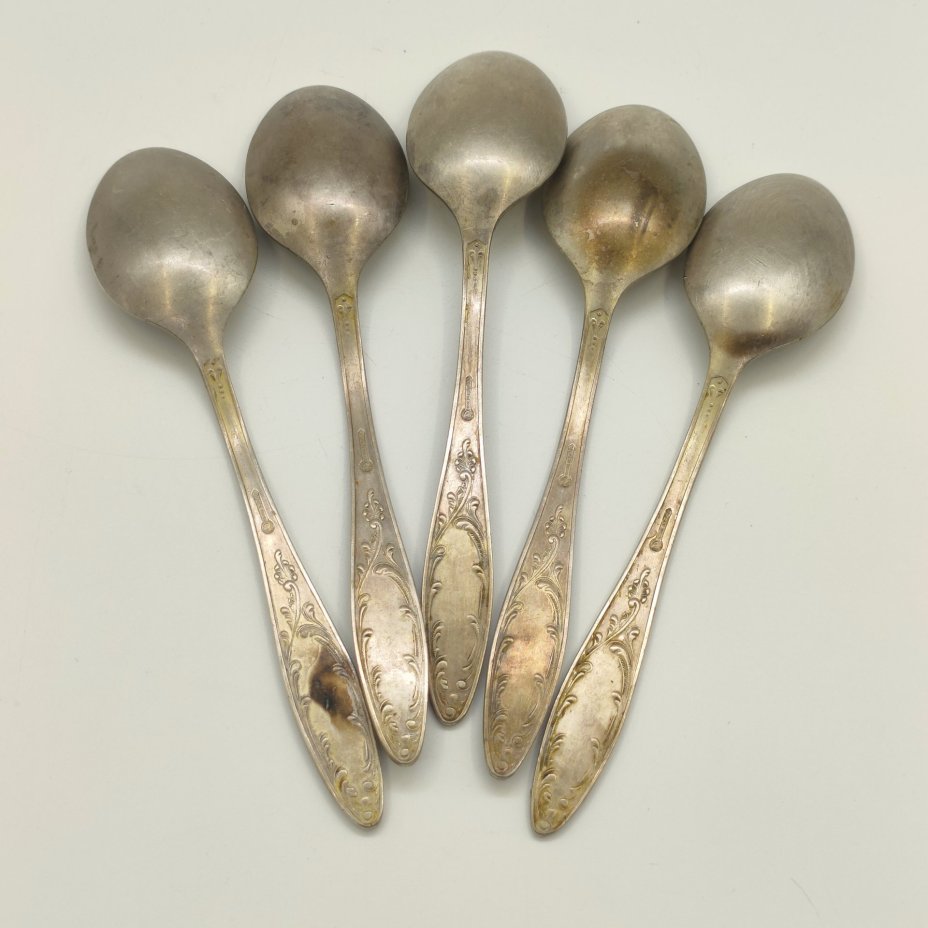 Набор из пяти десертных ложек с растительным декором (в подборе), мНЦ (медь-никель-цинк), Кольчугинский завод цветных металлов, СССР, 1962-1991 гг.