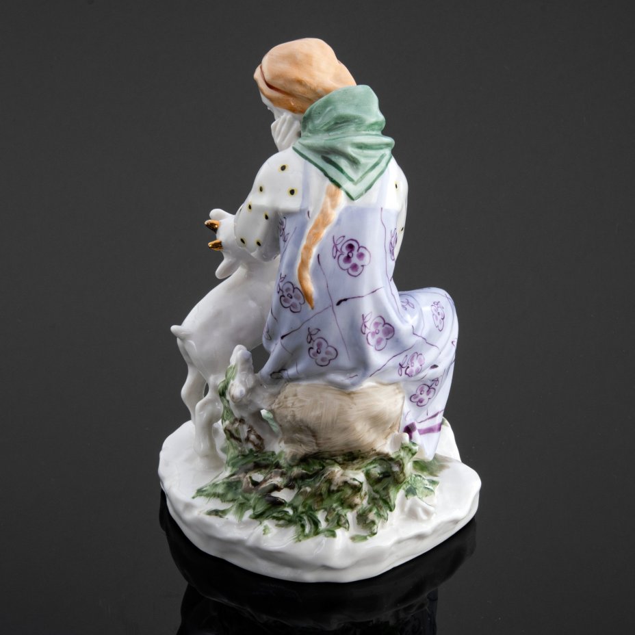 Статуэтка "Сестрица Алёнушка и братец Иванушка" (редкий вариант росписи), скульптор А.А. Киселёв, Ленинградский завод фарфоровых изделий (ЛЗФИ)