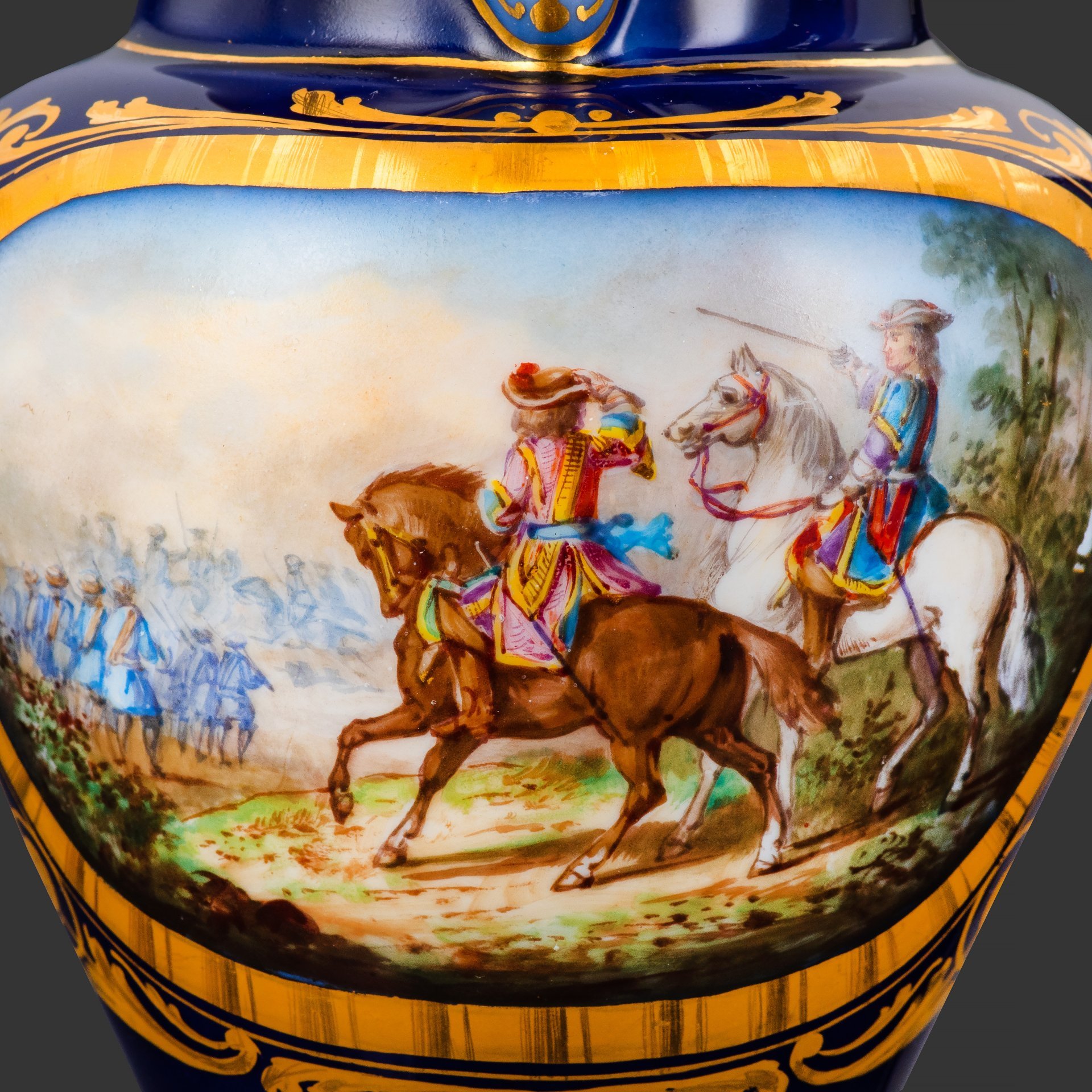 Молочник с батальным сюжетом "Битва у Марсальи" (Bataille de La Marsaille) (выполнена для дворца Тюильри "Chateau des Tuileries"), фарфор, крытье кобальтом, золочение, цировка, роспись, Севрская фарфоровая мануфактура (Sevres), Франция, 1844 г.