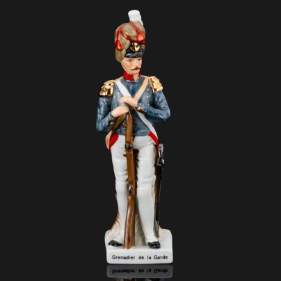 Статуэтка гренадёра гвардии из серии "Армия Наполеона" (Grenadier de la Garde)