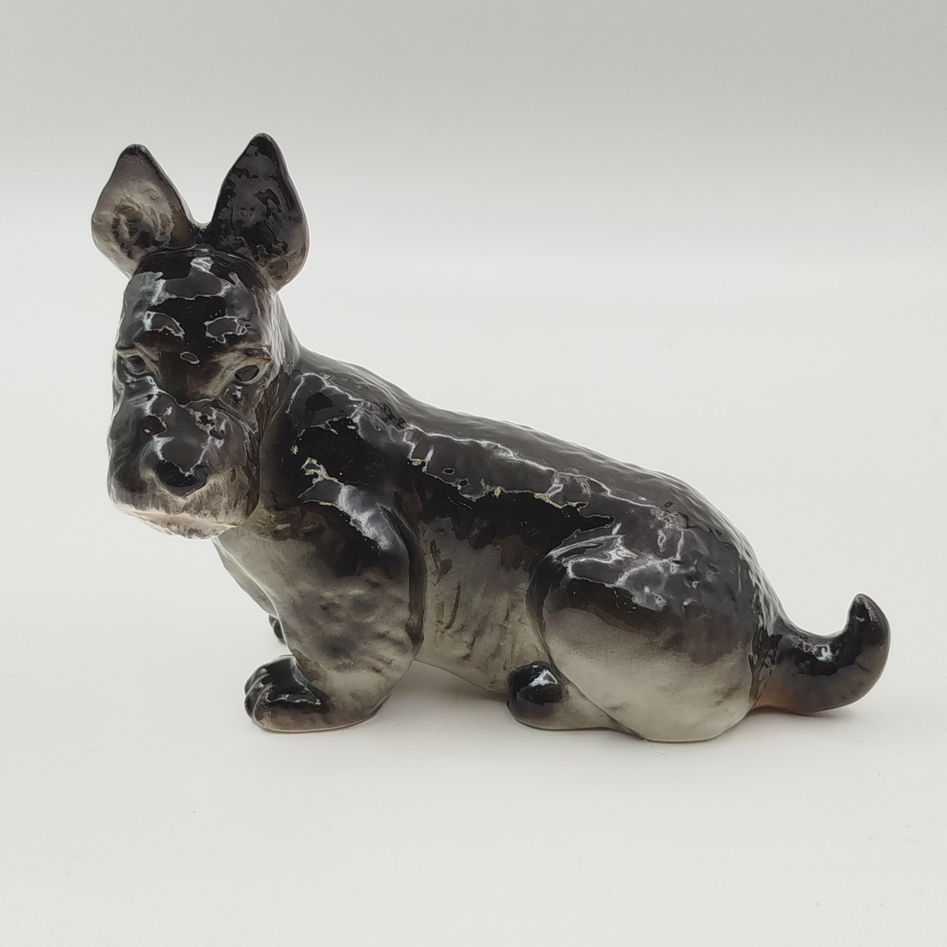 Статуэтка "Скотч-терьер", скульптор П.П. Веселов, Ленинградский фарфоровый завод (ЛФЗ)