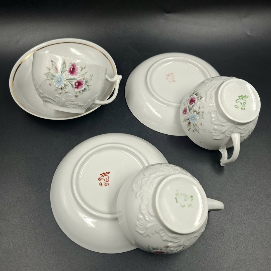 Набор из трех чайных пар с цветочным декором, фарфор, деколь, золочение, Дмитровский фарфоровый завод (ДФЗ Вербилки), СССР, 1965-1990 гг.