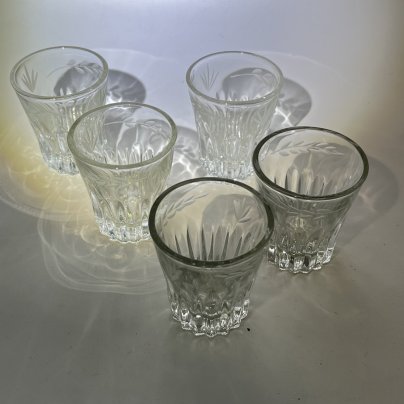 Набор из 5 стопок с резным растительным декором