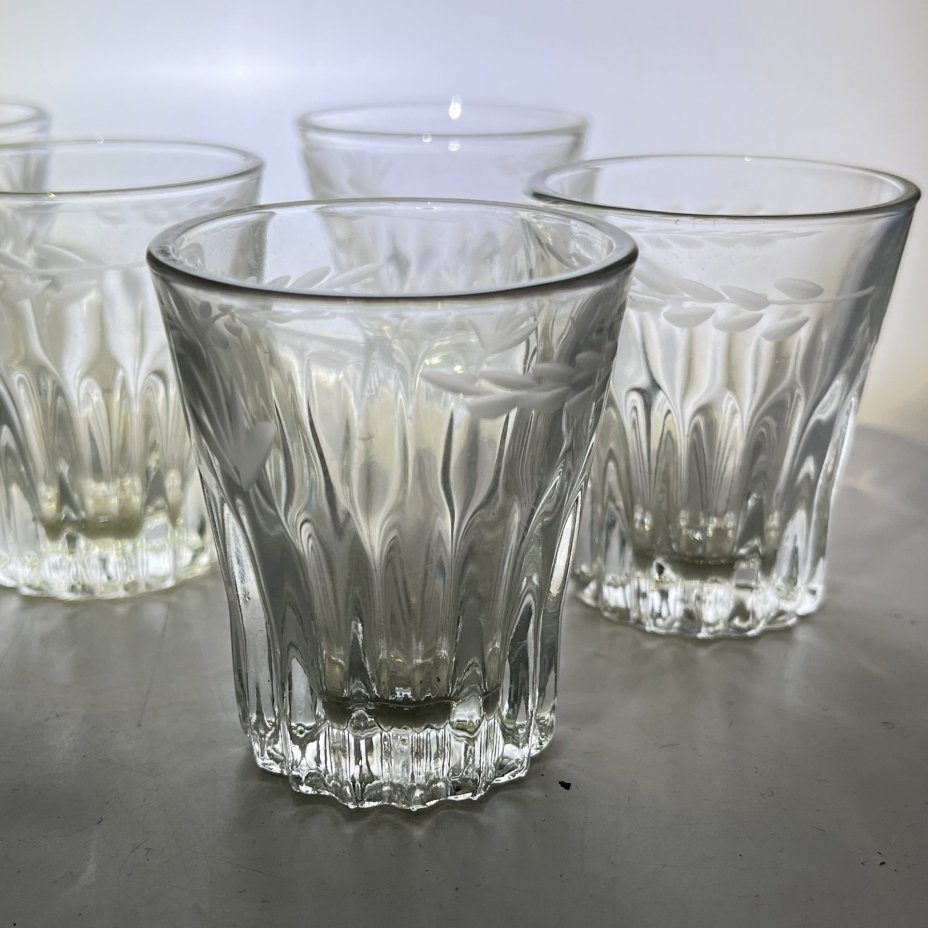 Набор из 5 стопок с резным растительным декором