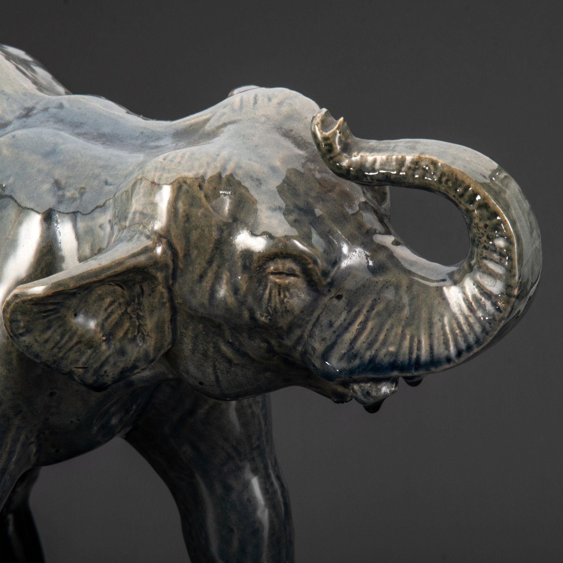 Статуэтка "Слон с поднятым хоботом вверх", Скульптурно-Художественная фабрика № 1 (CXФ № 1), Потылиха, фаянс, глазурь, СССР, 1950-1960 гг.