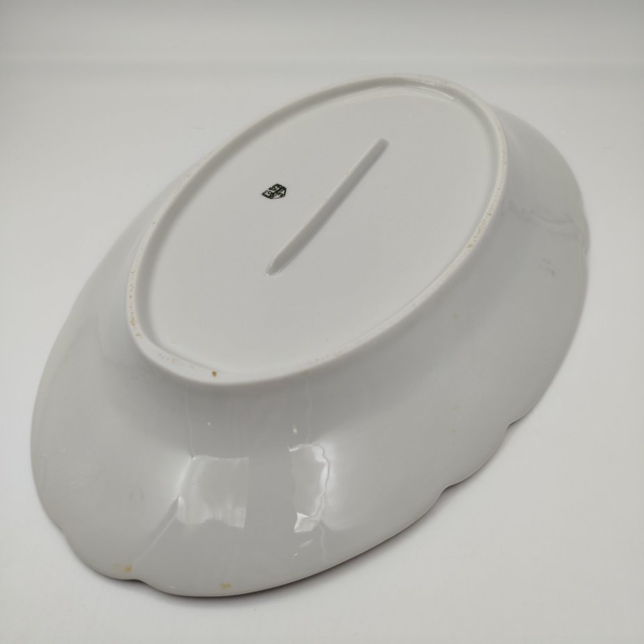 Блюдо сервирвоочное с декором в виде плюща и золотистым кантом, фарфор, деколь, золочение, Cmielow, Польша, 1950-1980 гг.